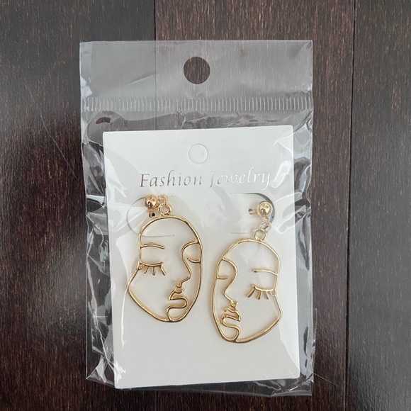 NWT Female Face Gold Statement Earrings - Picture 1 of 2